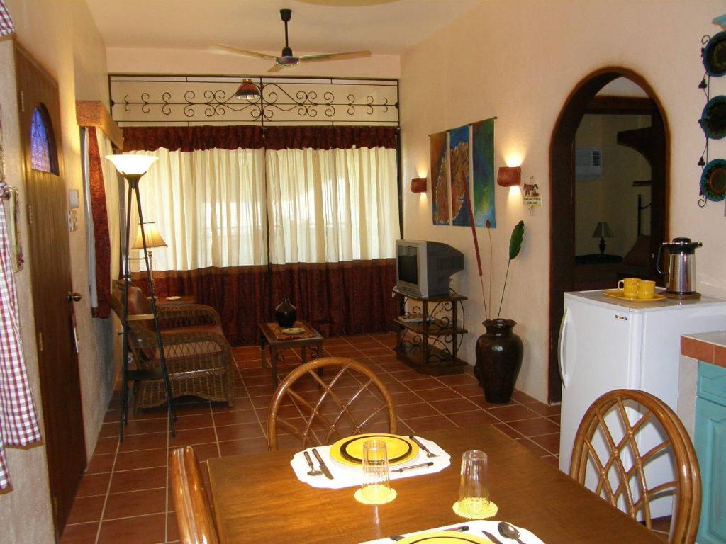 Florentina Homes Dumaguete City Номер фото